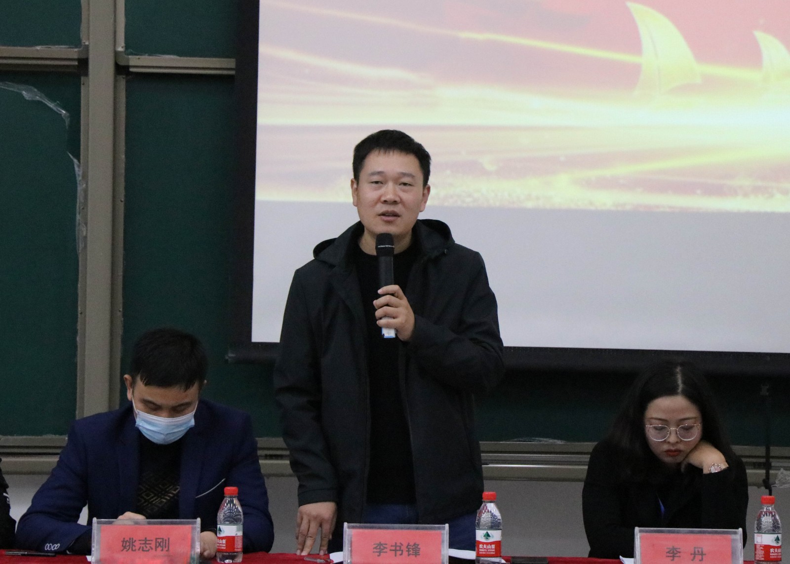 摄影记者 吴慧颖4.jpg 摄影记者 吴慧颖4.jpg