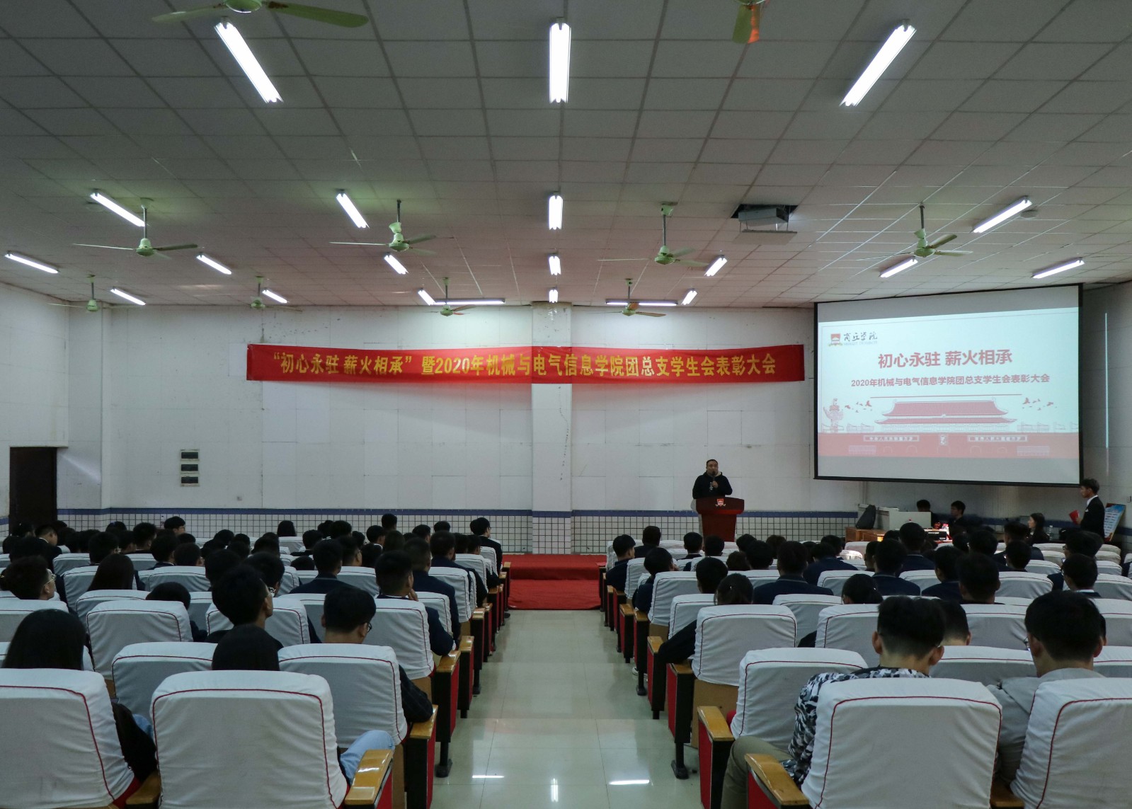 换届大会现场 摄影记者黄楠.jpg 换届大会现场 摄影记者黄楠.jpg