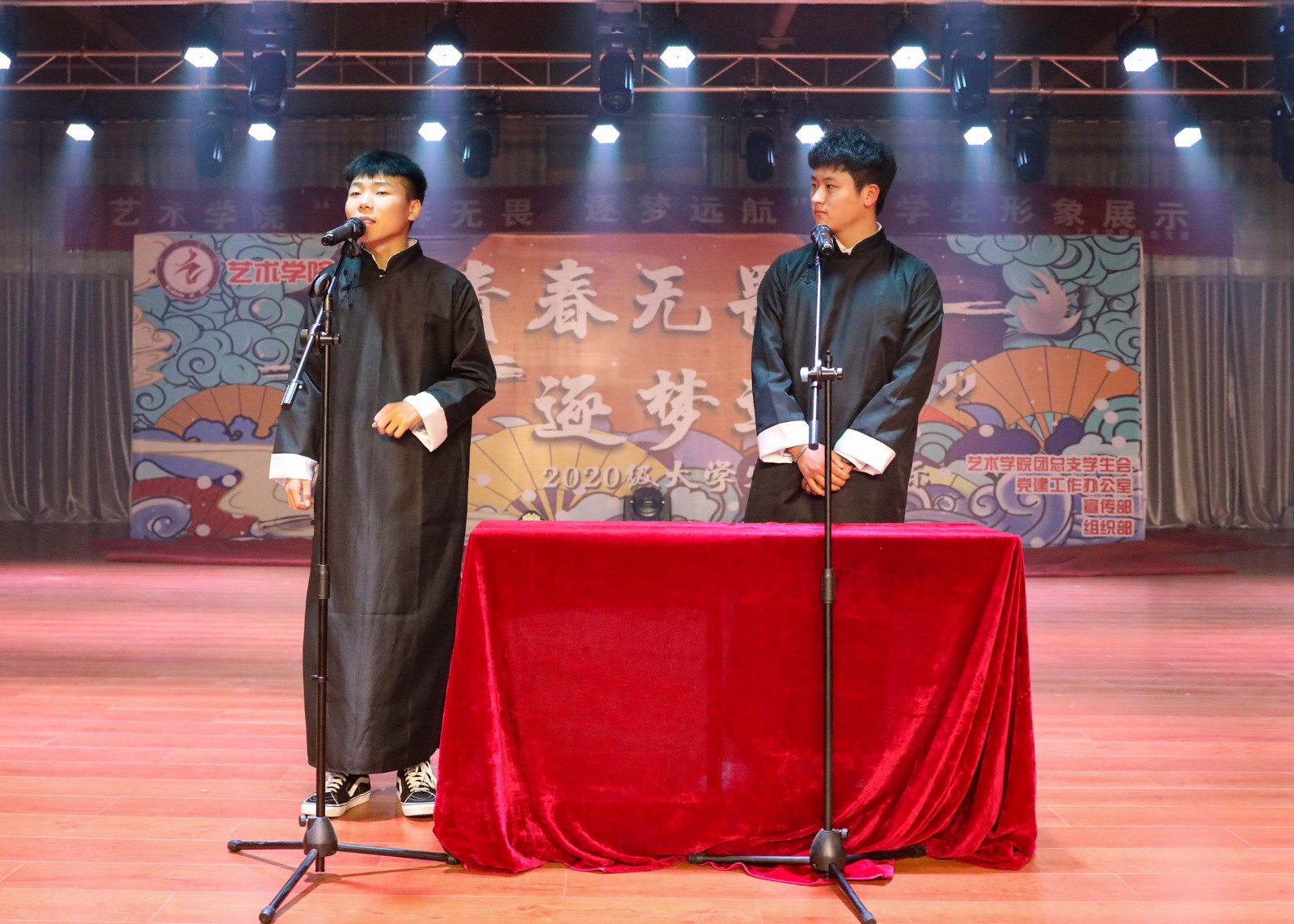 摄影记者黄楠、王玉菲7.jpg 摄影记者黄楠、王玉菲7.jpg