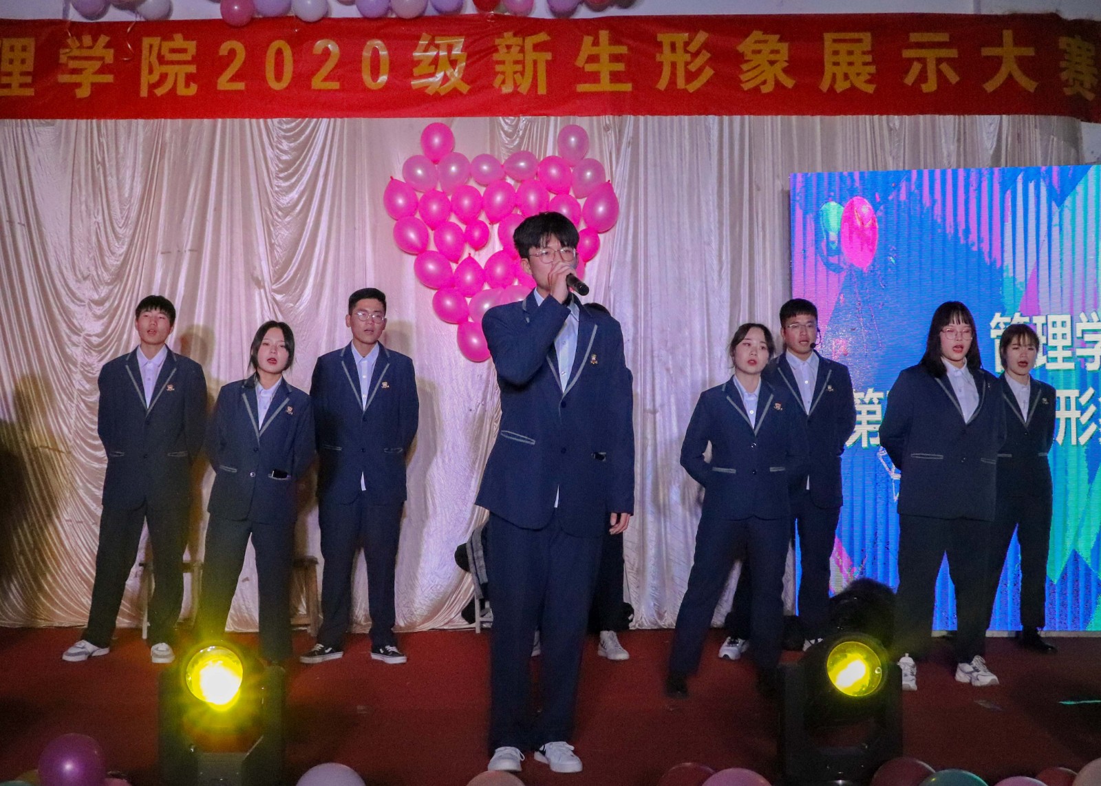 摄影记者芦龙2.jpg 摄影记者芦龙2.jpg