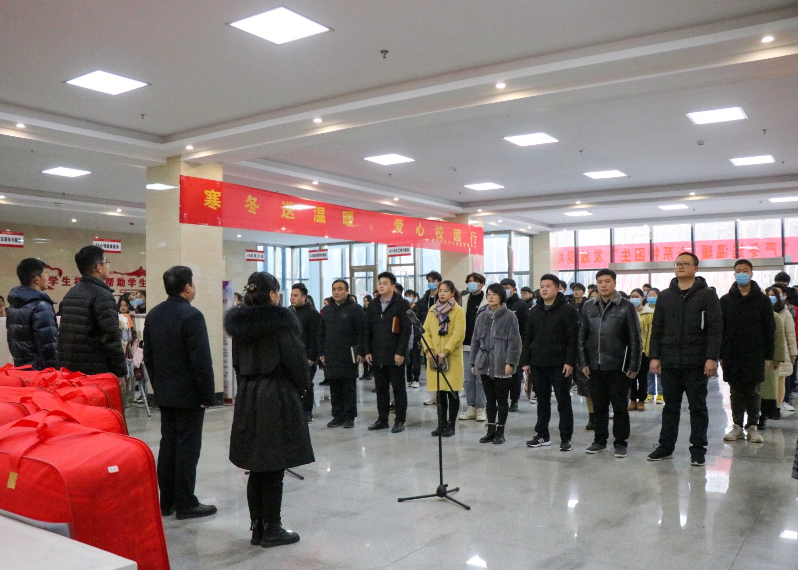 摄影记者 曹珍珍 (1).jpg 摄影记者 曹珍珍 (1).jpg