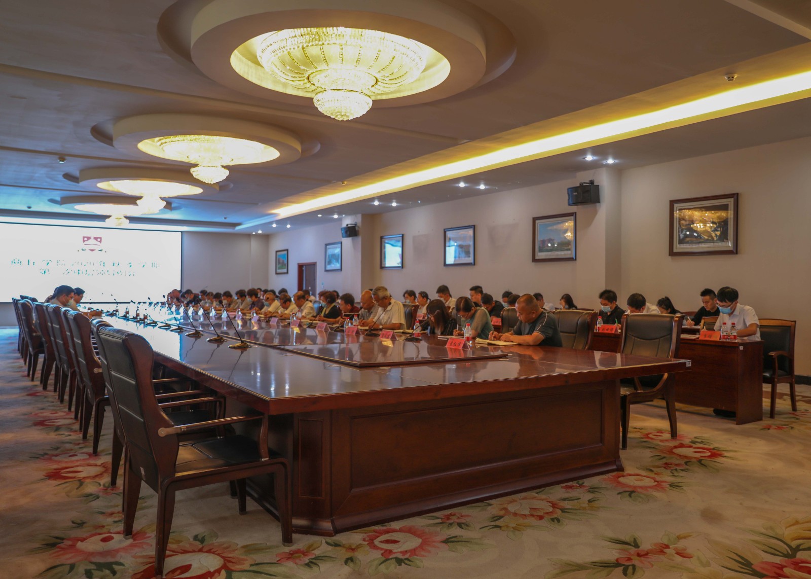 摄影记者曹珍珍,吴佳欣 (2).JPG 摄影记者曹珍珍,吴佳欣 (2).JPG