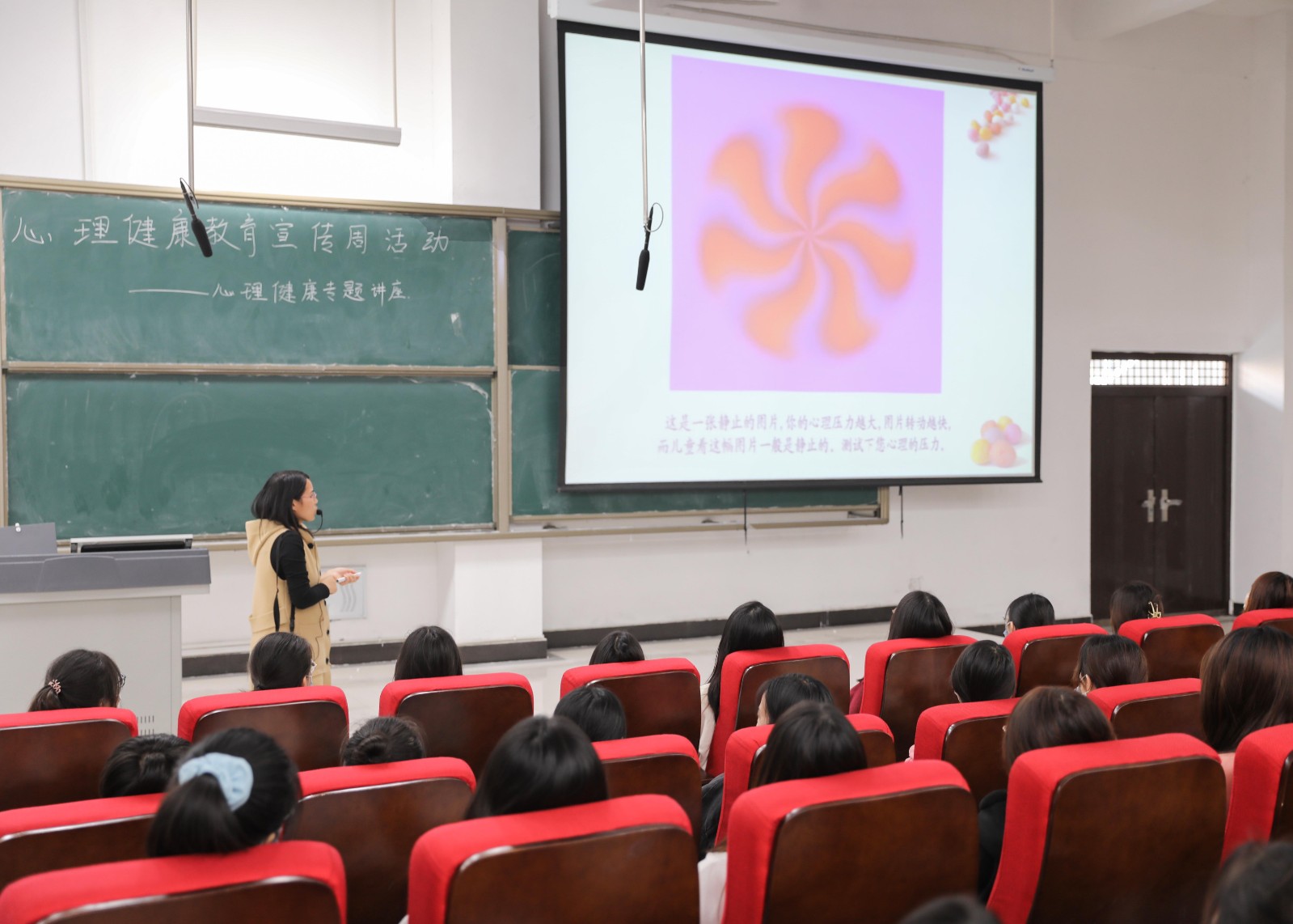 摄影记者于慧(2).jpg 摄影记者于慧(2).jpg