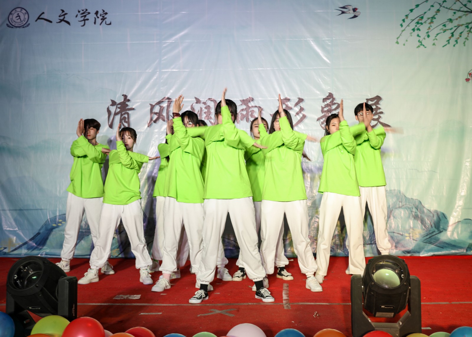 摄影记者于慧、王强、袁媛 (2).jpg 摄影记者于慧、王强、袁媛 (2).jpg