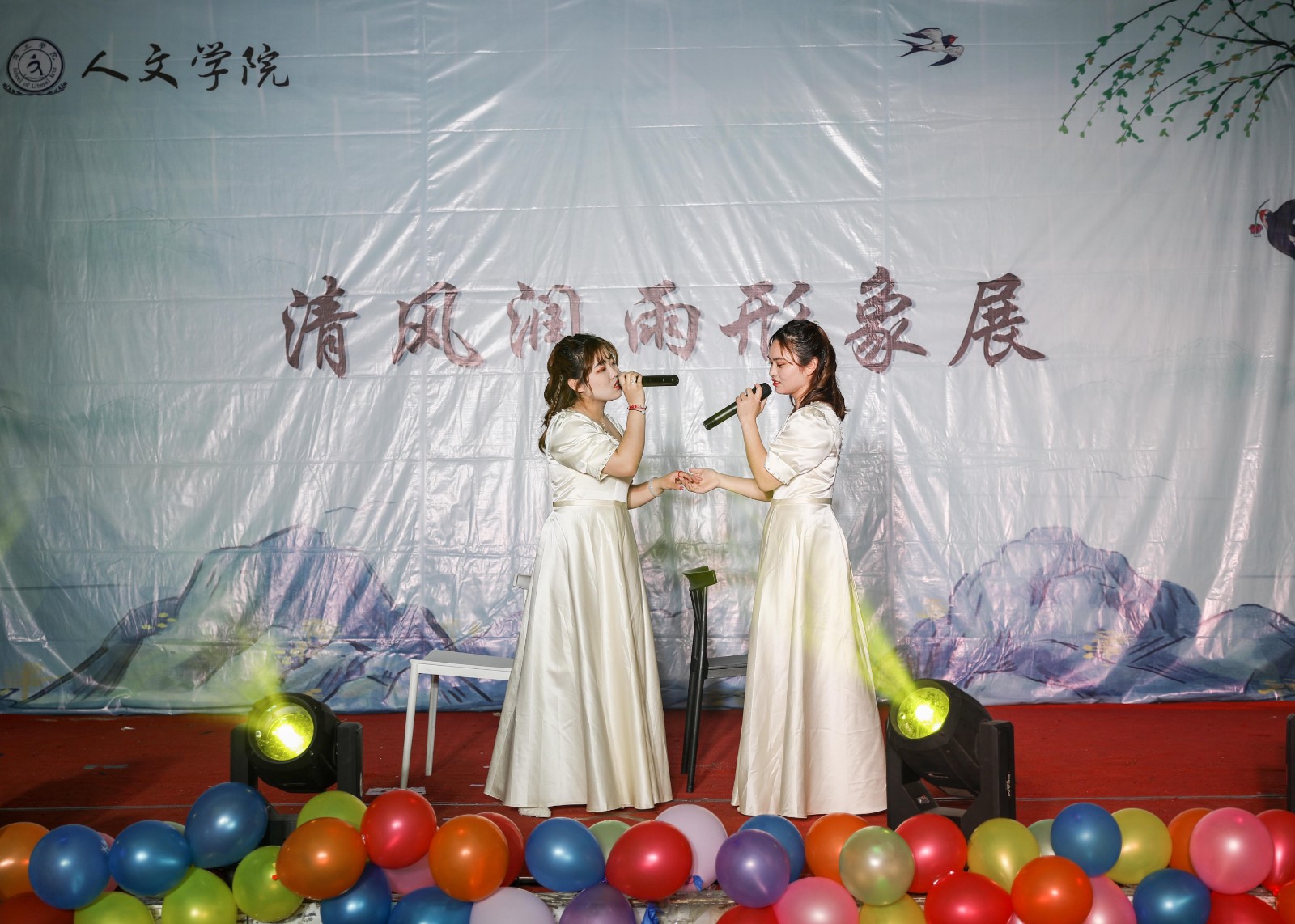 摄影记者于慧、王强、袁媛 (4).jpg 摄影记者于慧、王强、袁媛 (4).jpg