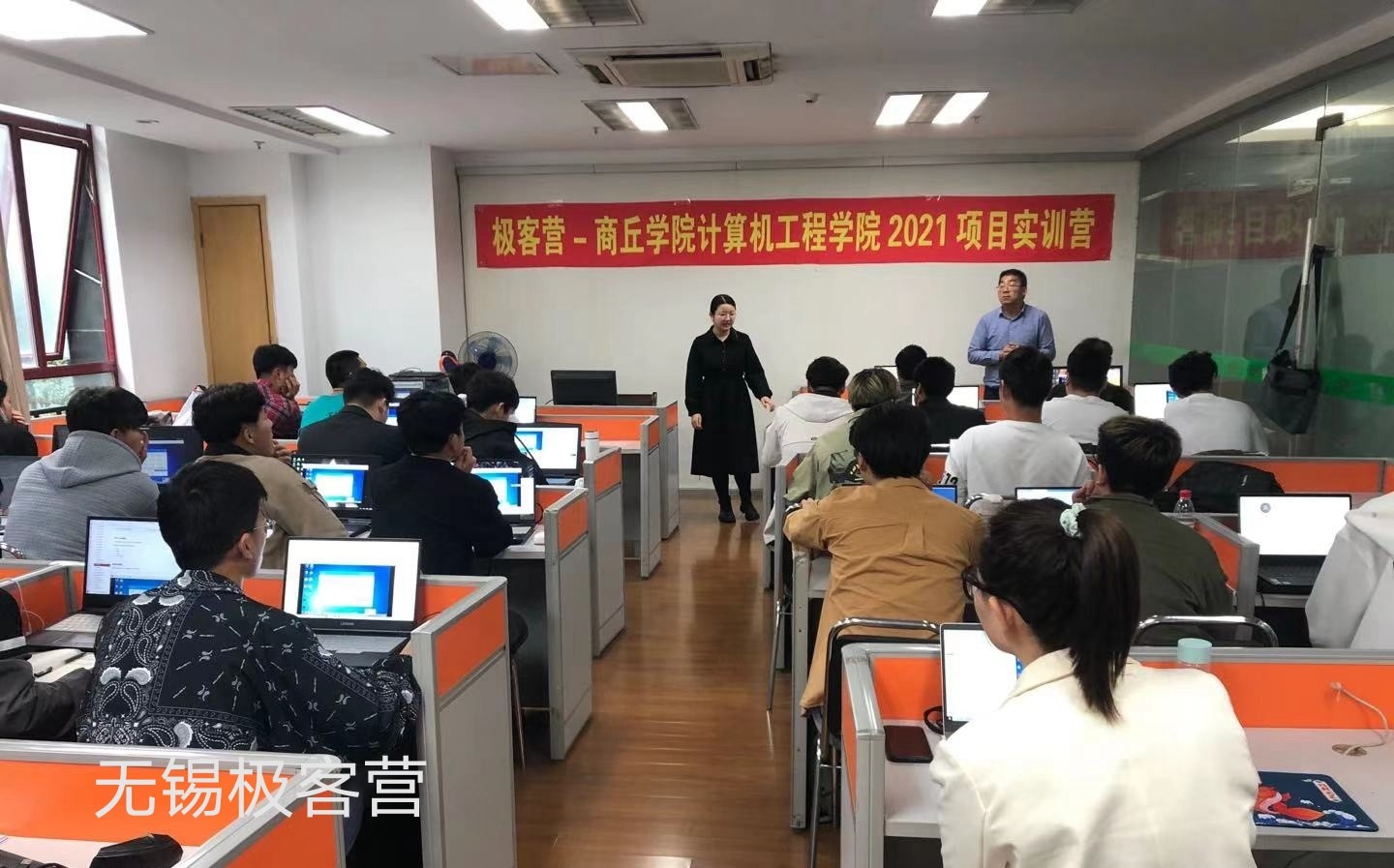(实训现场培训图).jpg (实训现场培训图).jpg