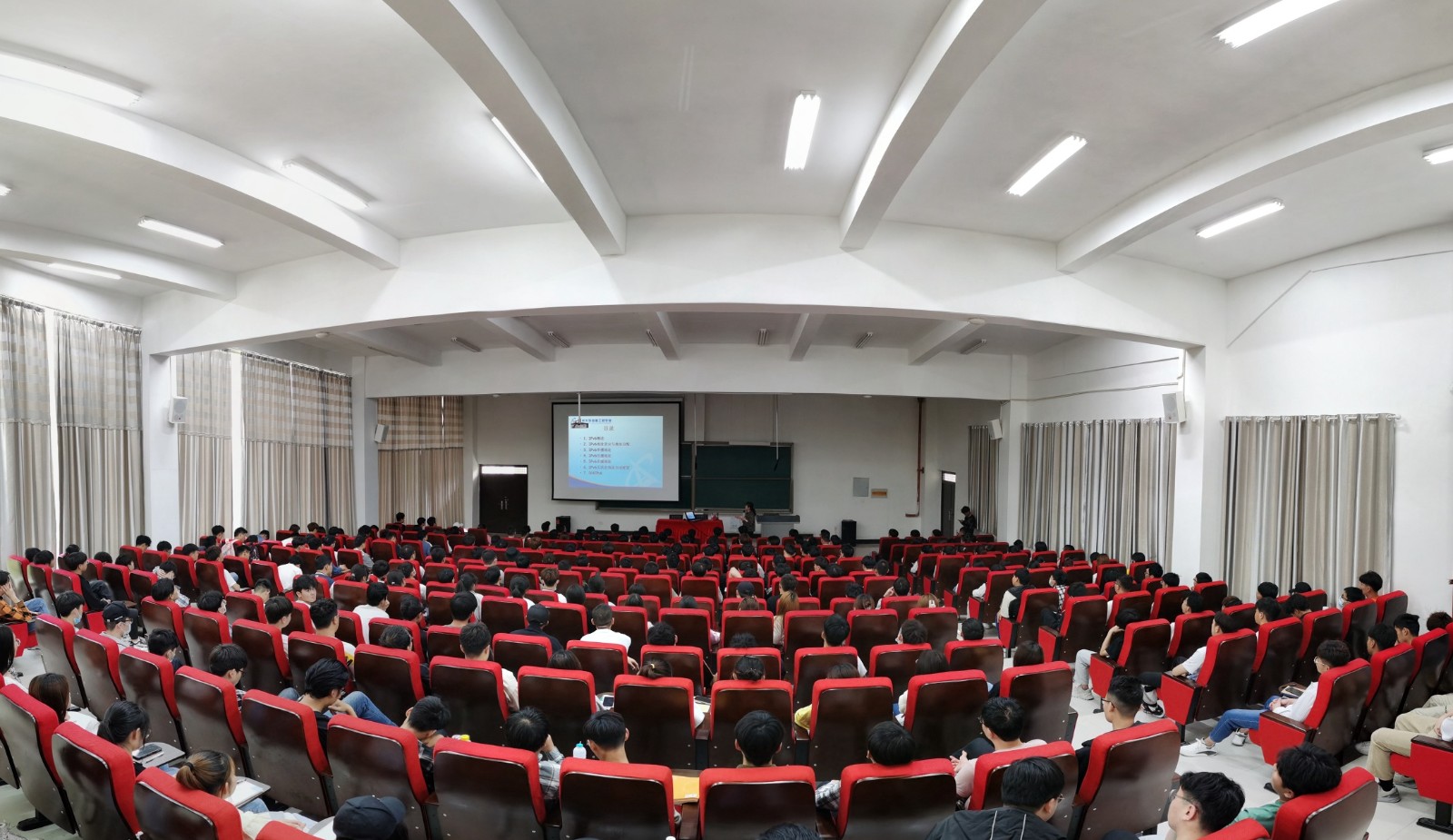 学术报告现场.jpg 学术报告现场.jpg