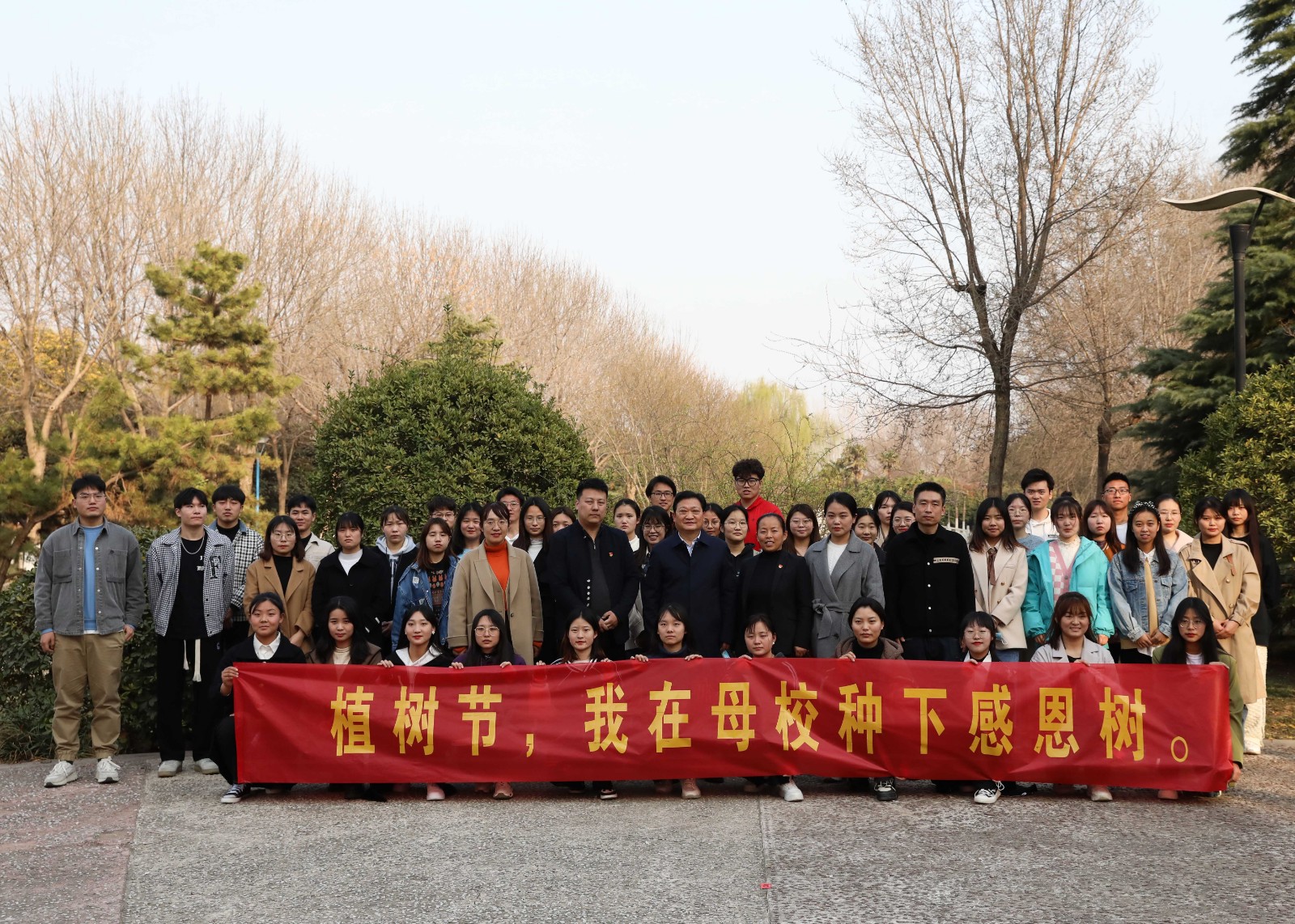 摄影记者 李曼1.jpg 摄影记者 李曼1.jpg