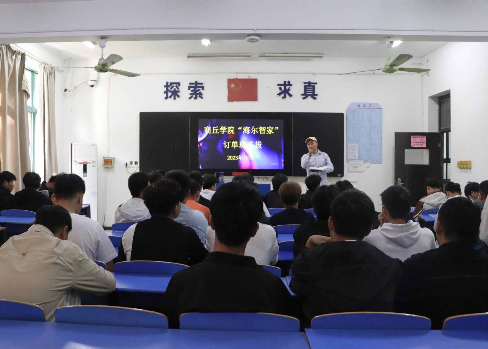 摄影记者李洁1.jpg 摄影记者李洁1.jpg