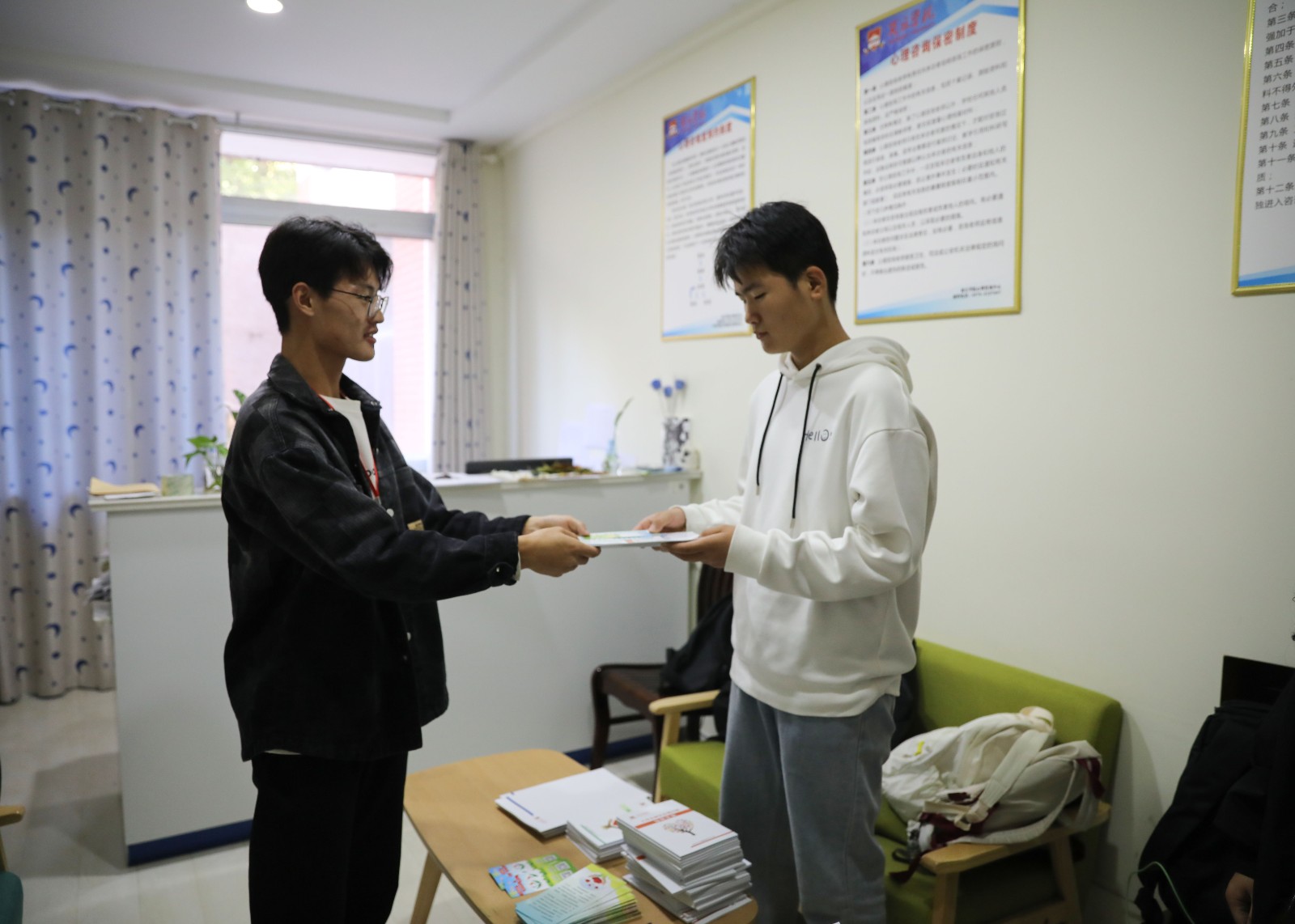 摄影记者原洪帅 (1).jpg 摄影记者原洪帅 (1).jpg
