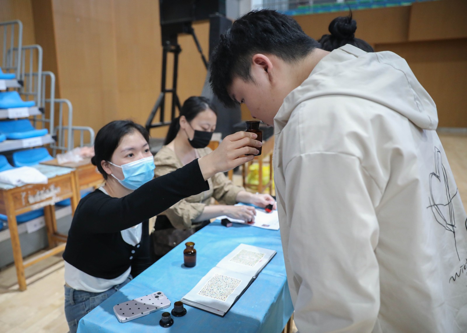 摄影记者张前进 (1).jpg 摄影记者张前进 (1).jpg