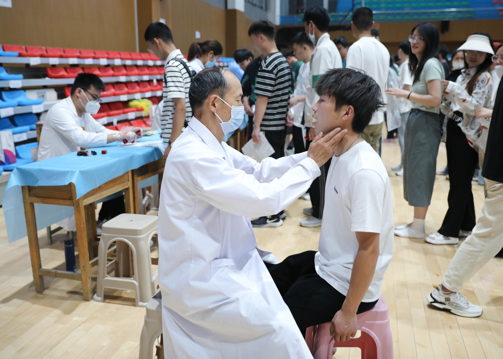 摄影记者张前进 (3).jpg 摄影记者张前进 (3).jpg
