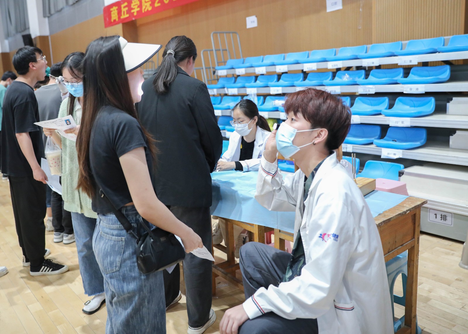 摄影记者张前进 (2).jpg 摄影记者张前进 (2).jpg