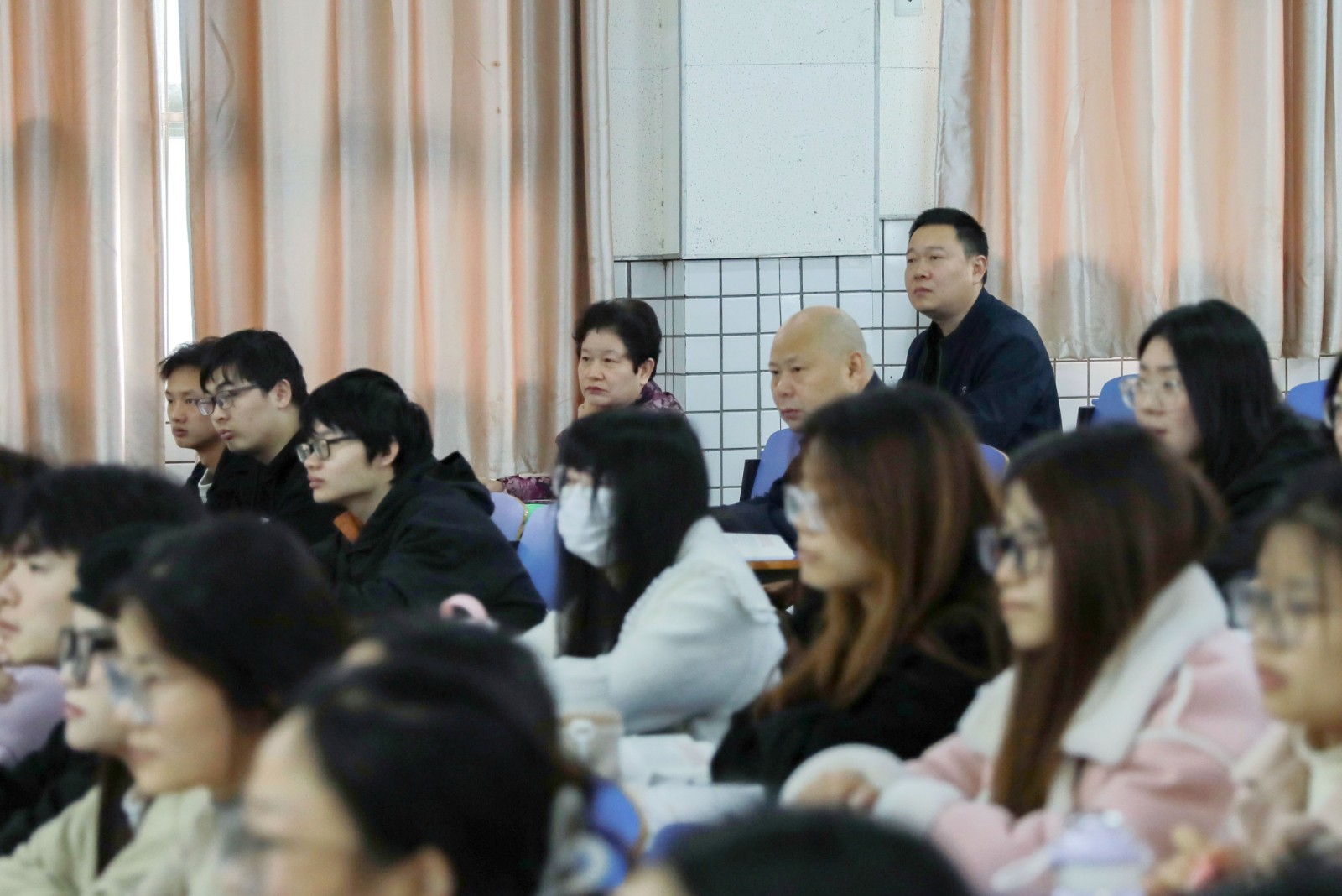 摄影记者汪玲珑修 (13).jpg 摄影记者汪玲珑修 (13).jpg