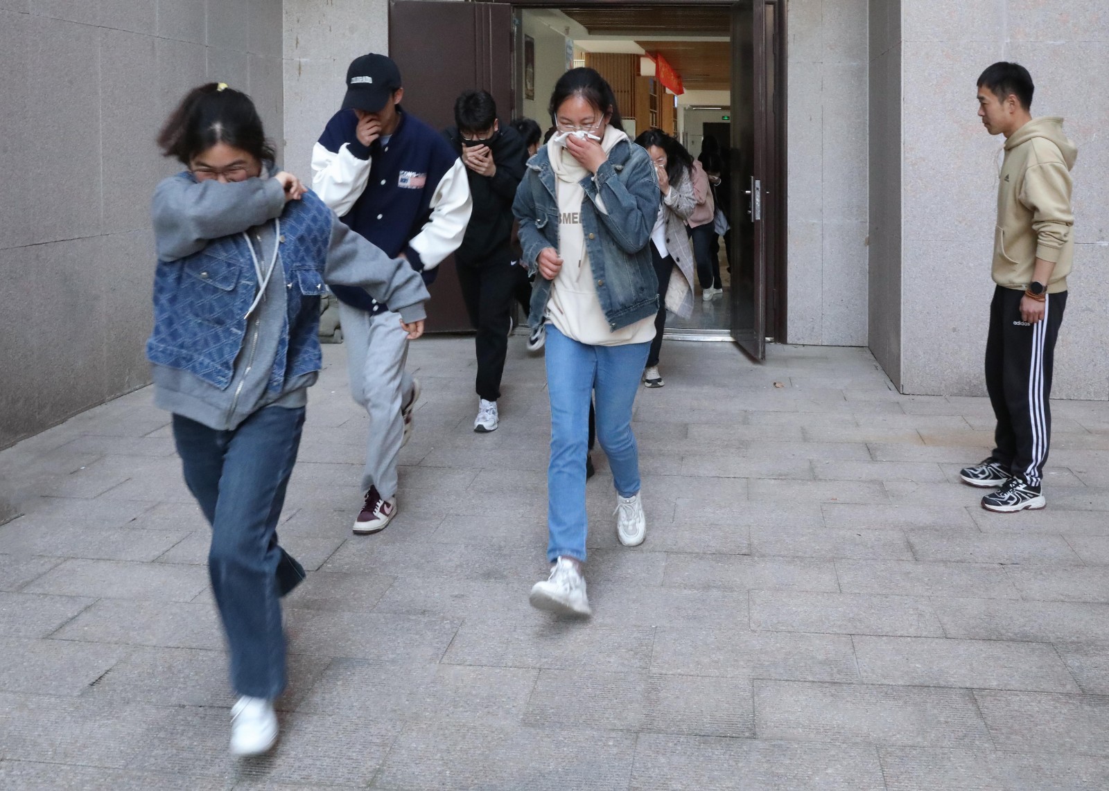 摄影记者 王非凡 郑紫妍 (2).JPG 摄影记者 王非凡 郑紫妍 (2).JPG