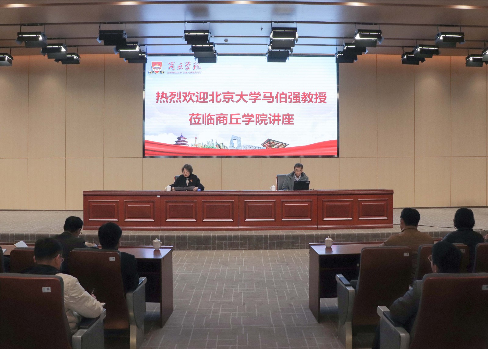 摄影记者刘果1.jpg 摄影记者刘果1.jpg