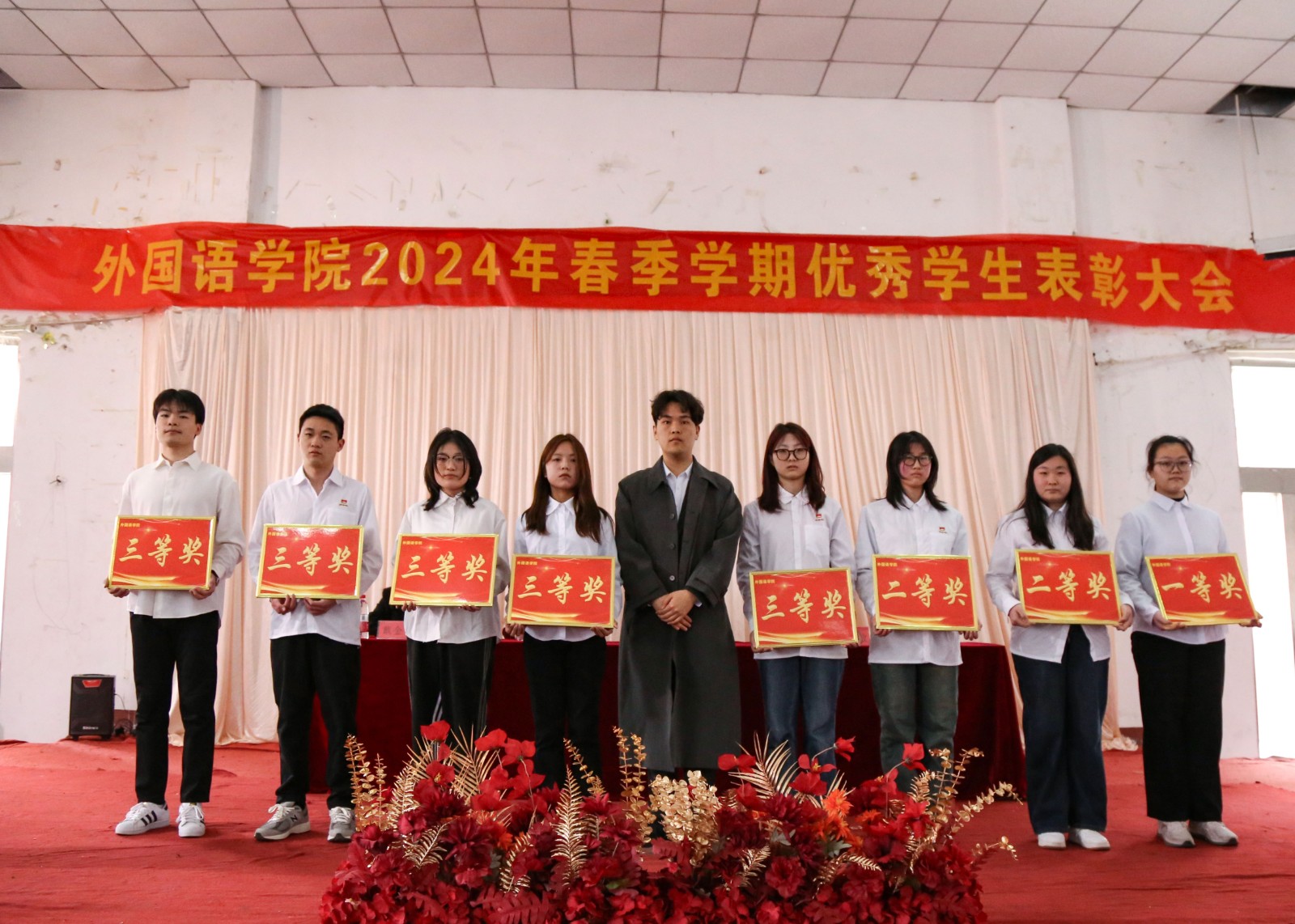 摄影记者王非凡 郭颖新修6.jpg 摄影记者王非凡 郭颖新修6.jpg