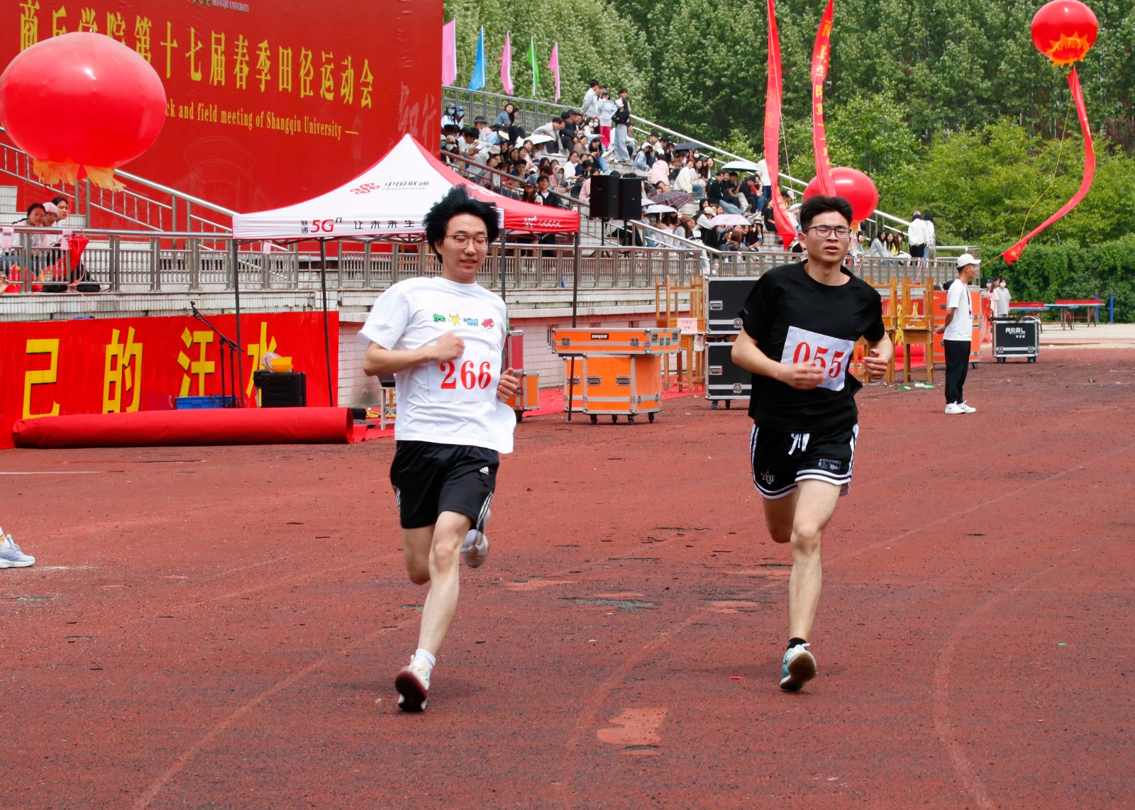 摄影记者李今墨 刘果 蒋雨婷 汪玲珑(2).jpg 摄影记者李今墨 刘果 蒋雨婷 汪玲珑(2).jpg