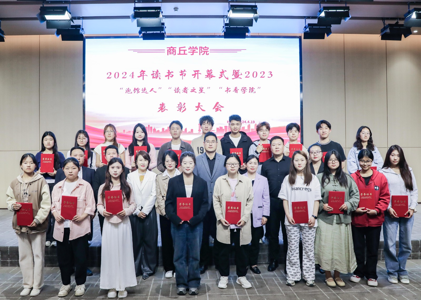 摄影记者王非凡修11.jpg 摄影记者王非凡修11.jpg