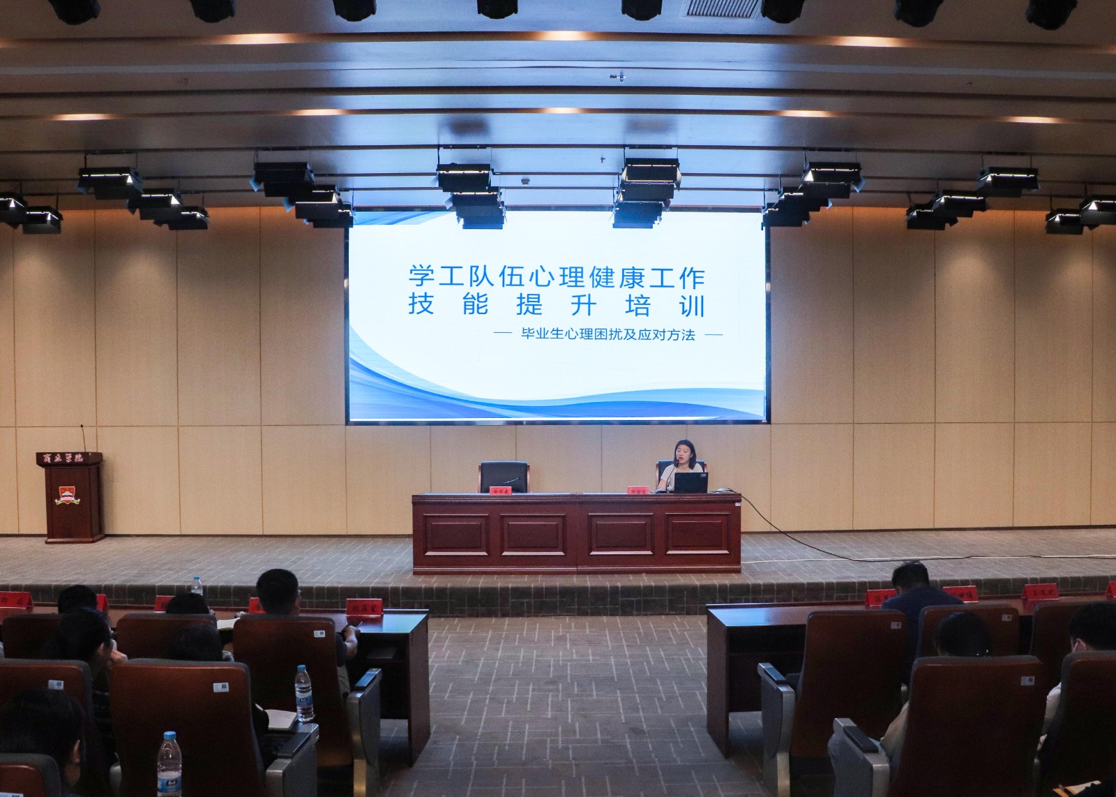 摄影记者王非凡修1.jpg 摄影记者王非凡修1.jpg