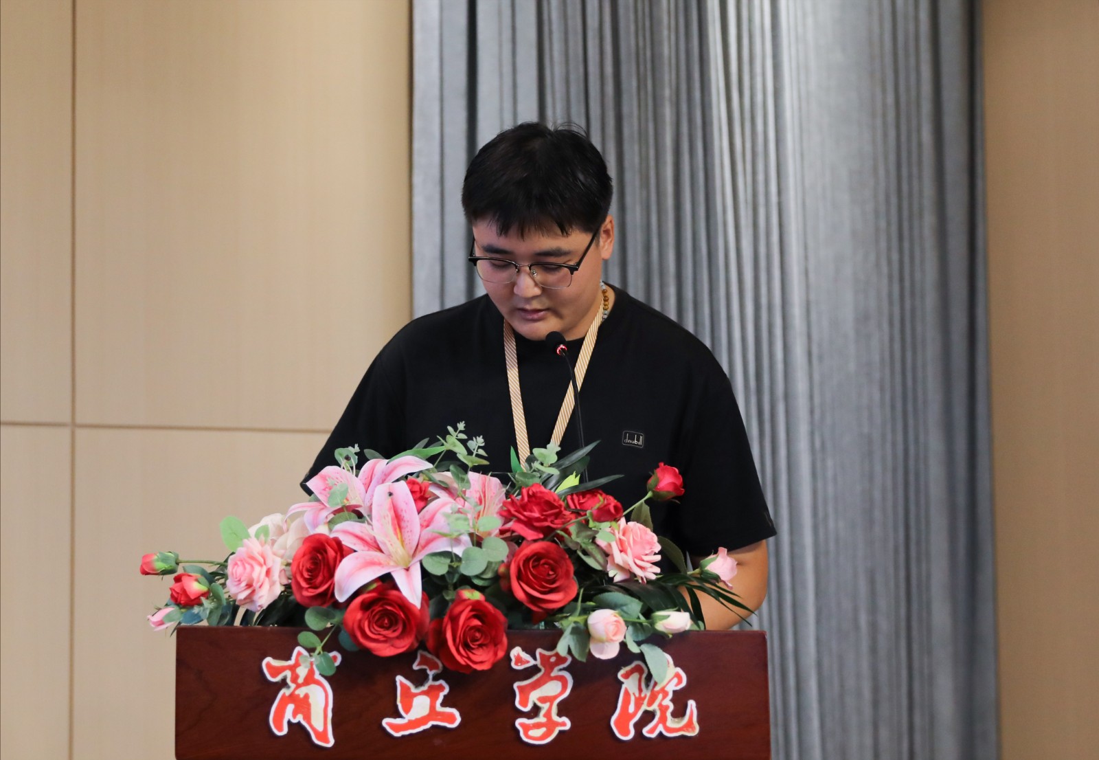 摄影记者高自豪修1.jpg 摄影记者高自豪修1.jpg