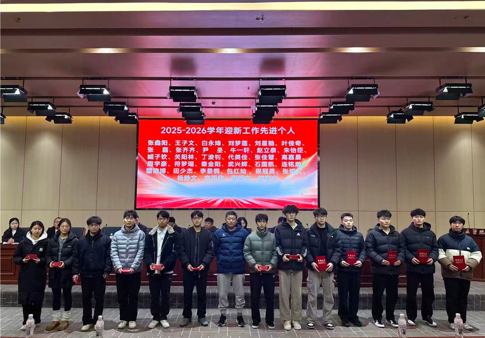 yingxingongzuoxianjingeren.jpg