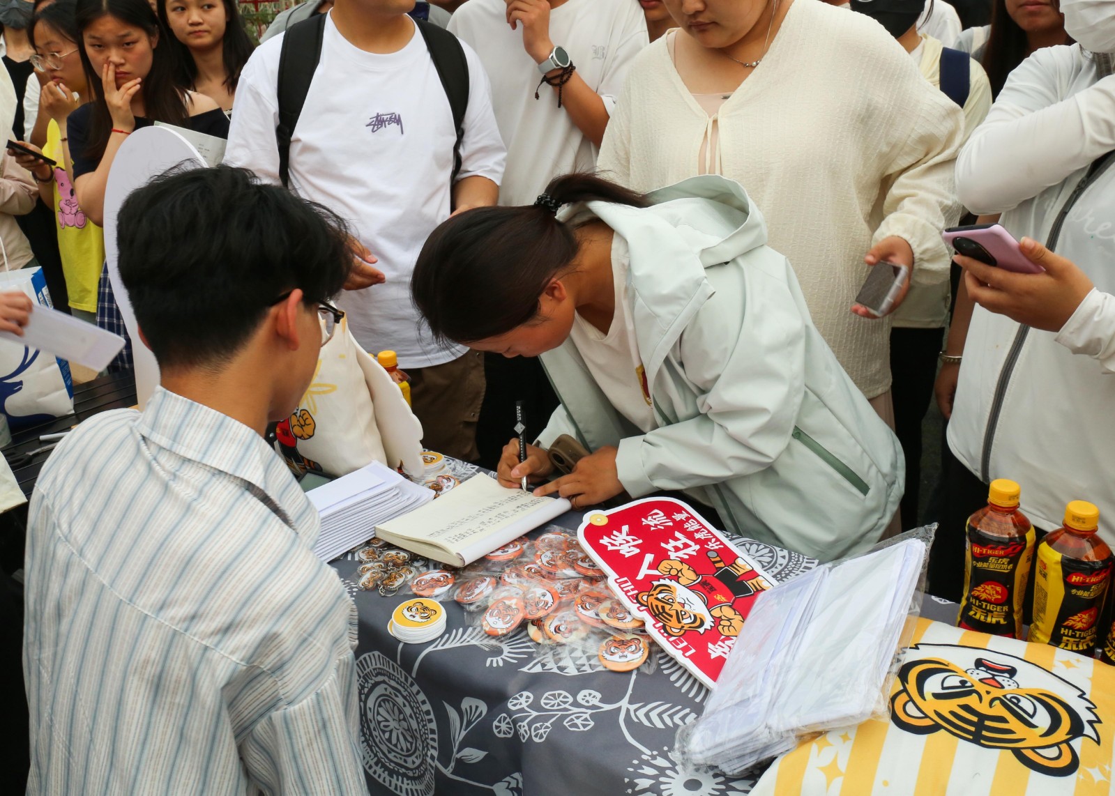 摄影记者蔺勇泰修 (3).jpg 摄影记者蔺勇泰修 (3).jpg