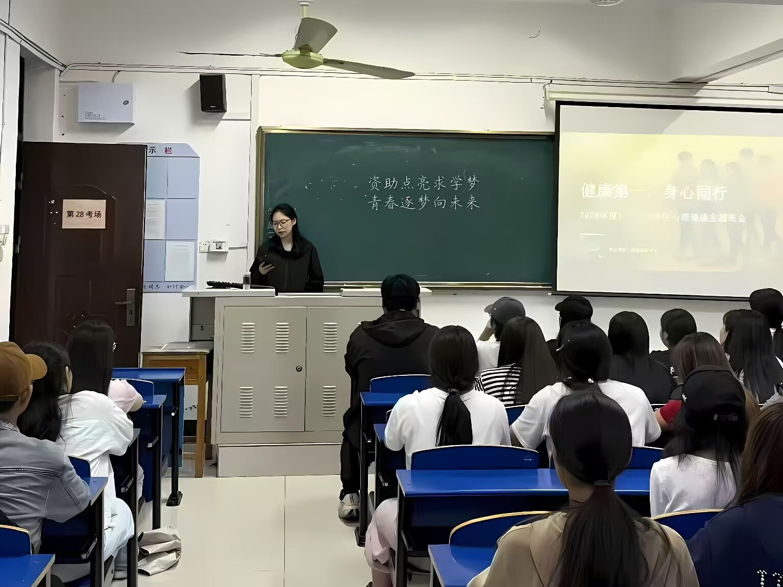 人文 (2).jpg
