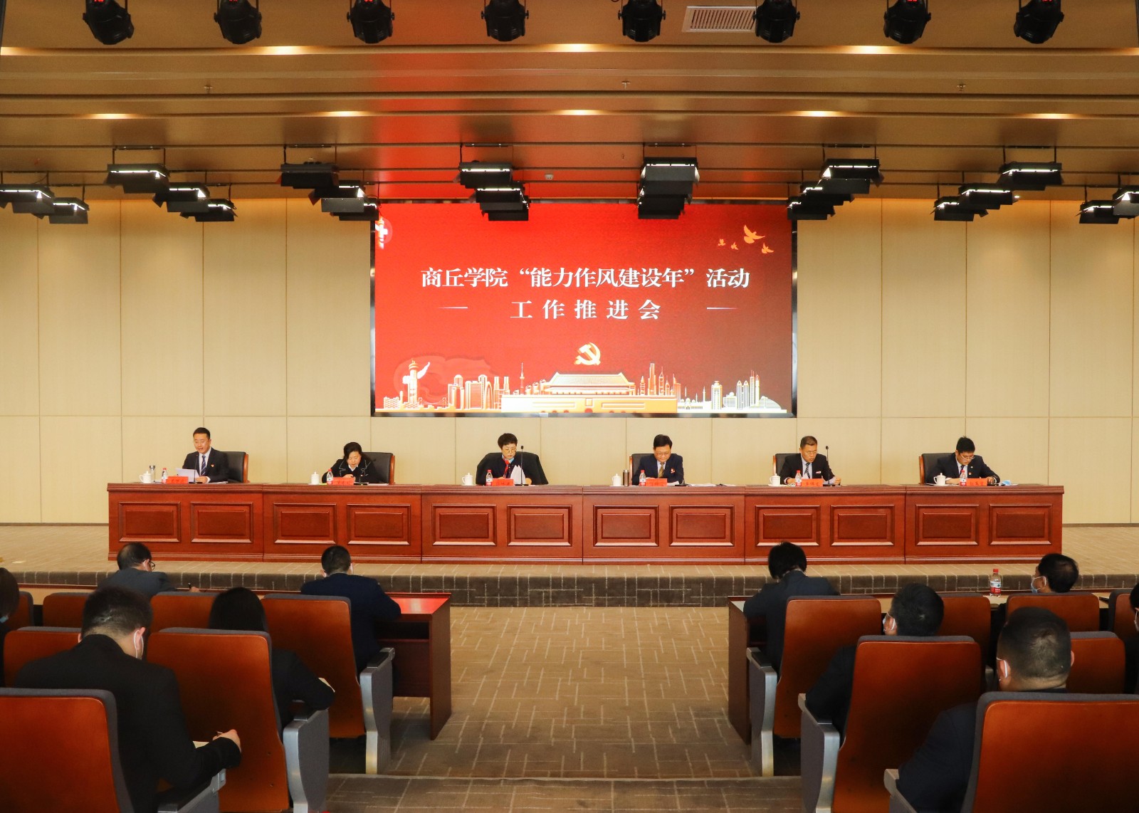 摄影记者刘晓戈123.jpg 摄影记者刘晓戈123.jpg