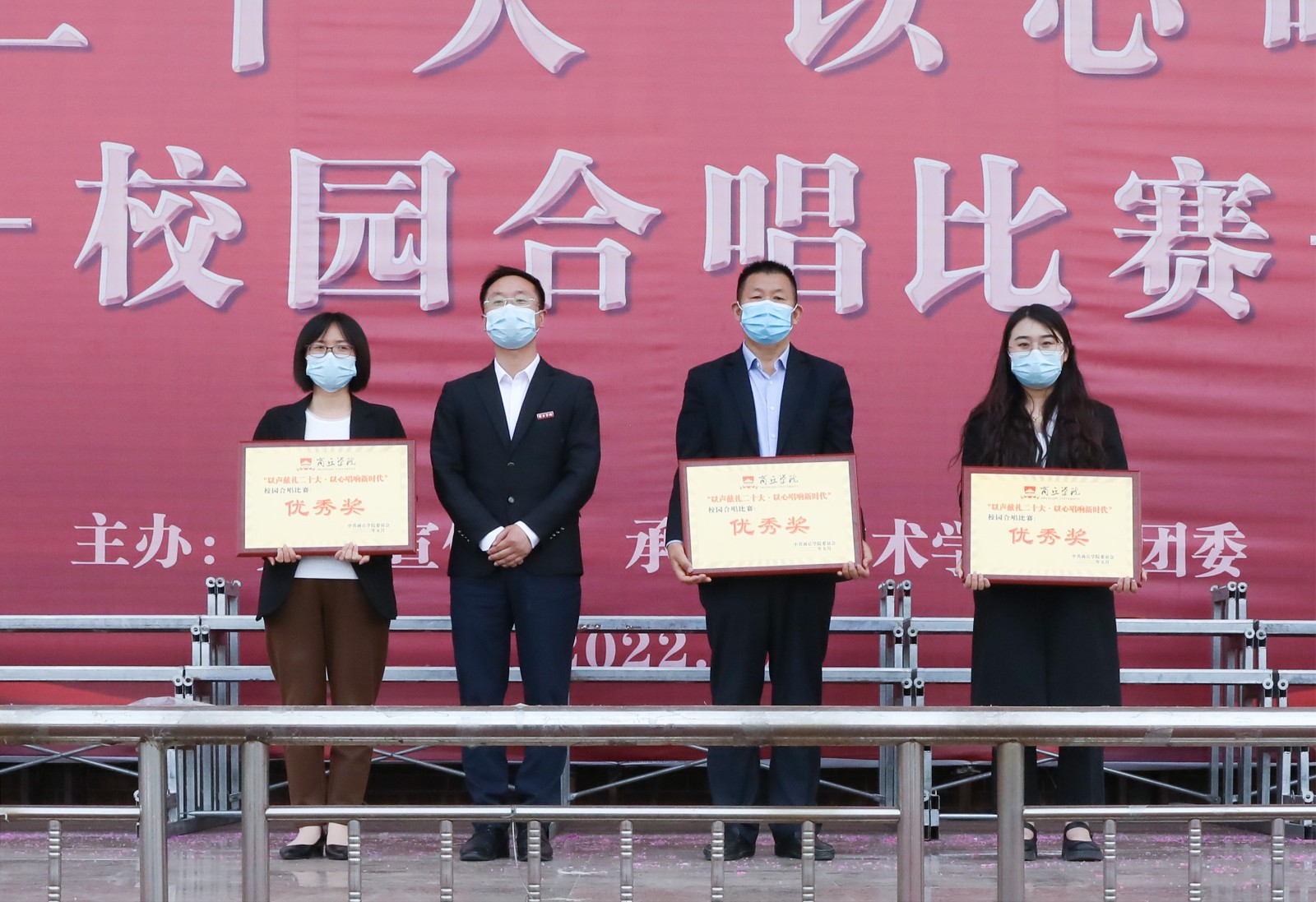 摄影记者刘贺鹏 (3).jpg 摄影记者刘贺鹏 (3).jpg
