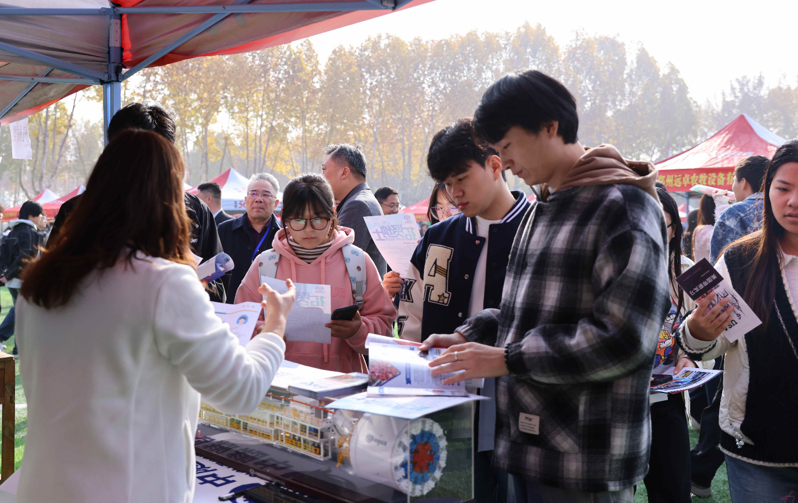 jiuye-2.jpg jiuye-2.jpg