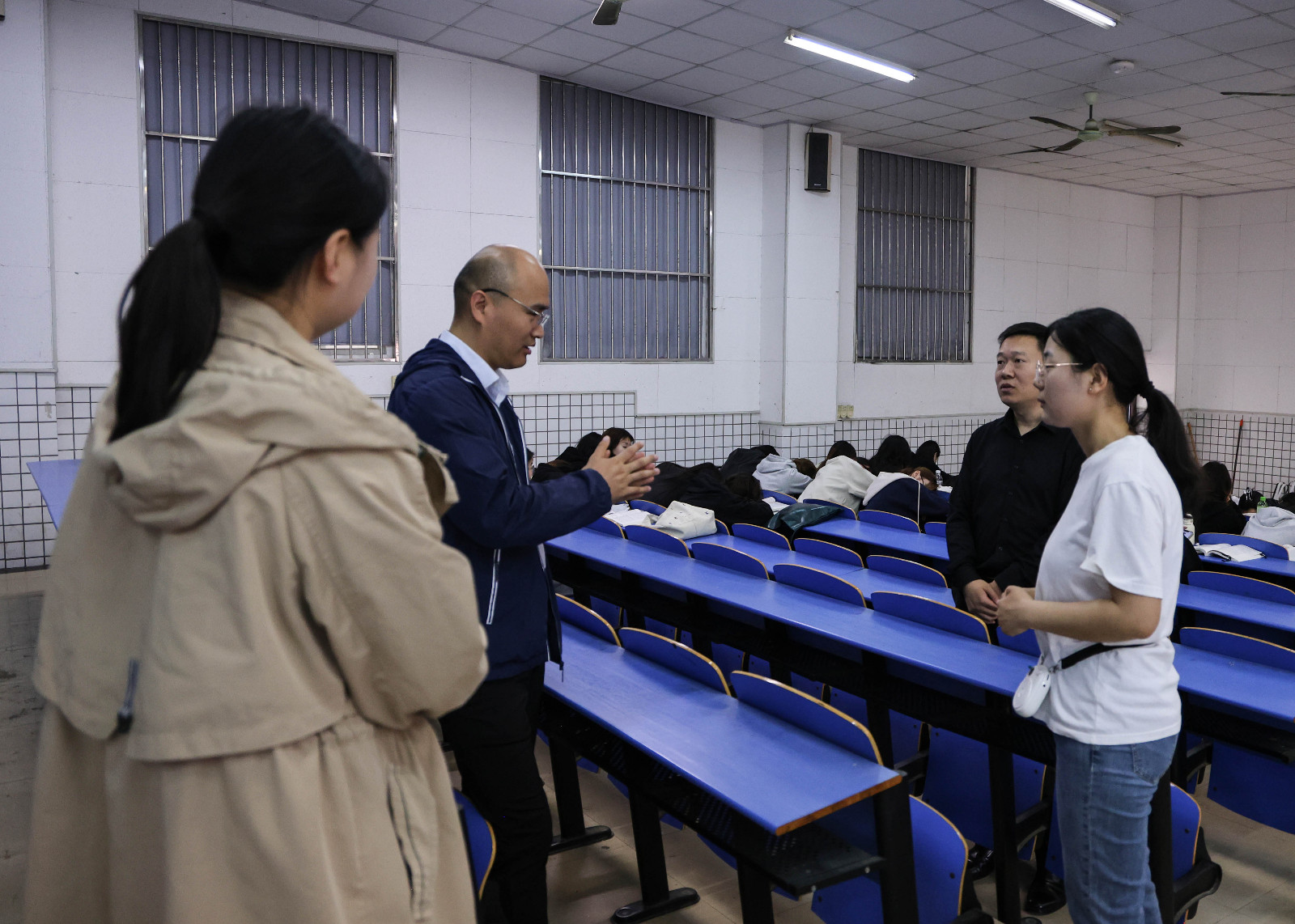 摄影记者张倚铬修6.jpg 摄影记者张倚铬修6.jpg