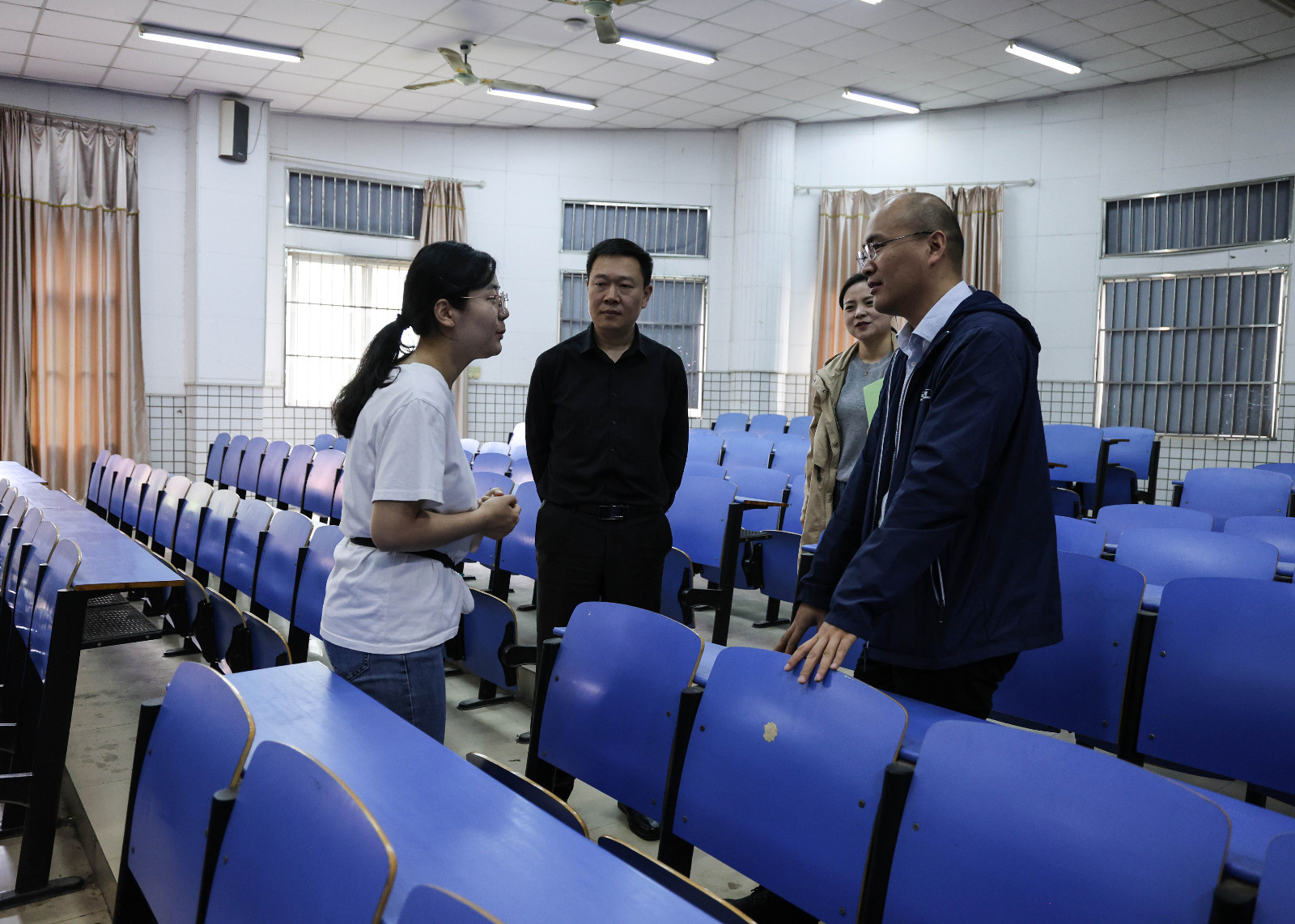 摄影记者张倚铬修5.jpg 摄影记者张倚铬修5.jpg