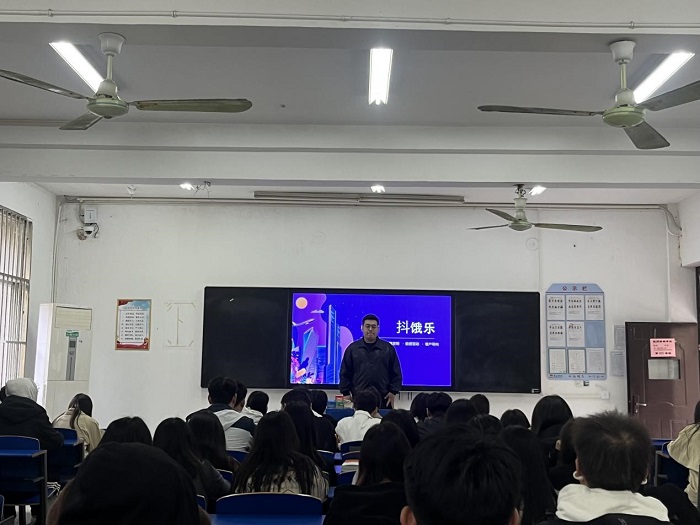 招聘会1.jpg