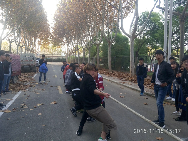 2abd33414ee0b1eb0021436f40be97e2.jpg 拔河.jpg