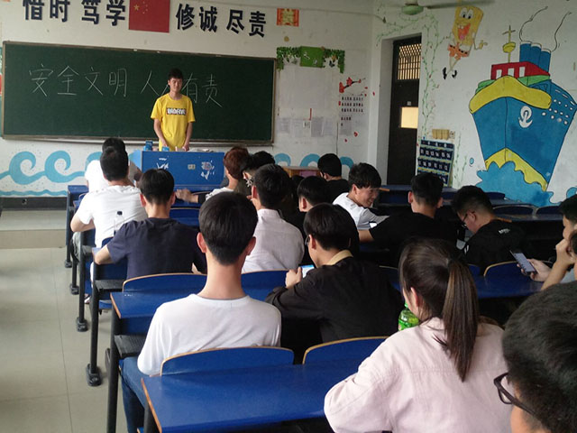 04a957e59258646644b3f8106f59e776.jpg 安全班会.jpg
