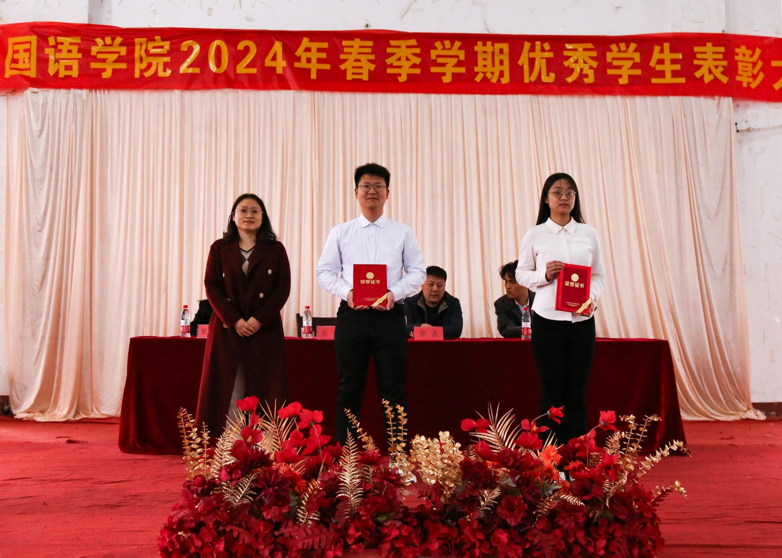 摄影记者王非凡 郭颖新修10.jpg