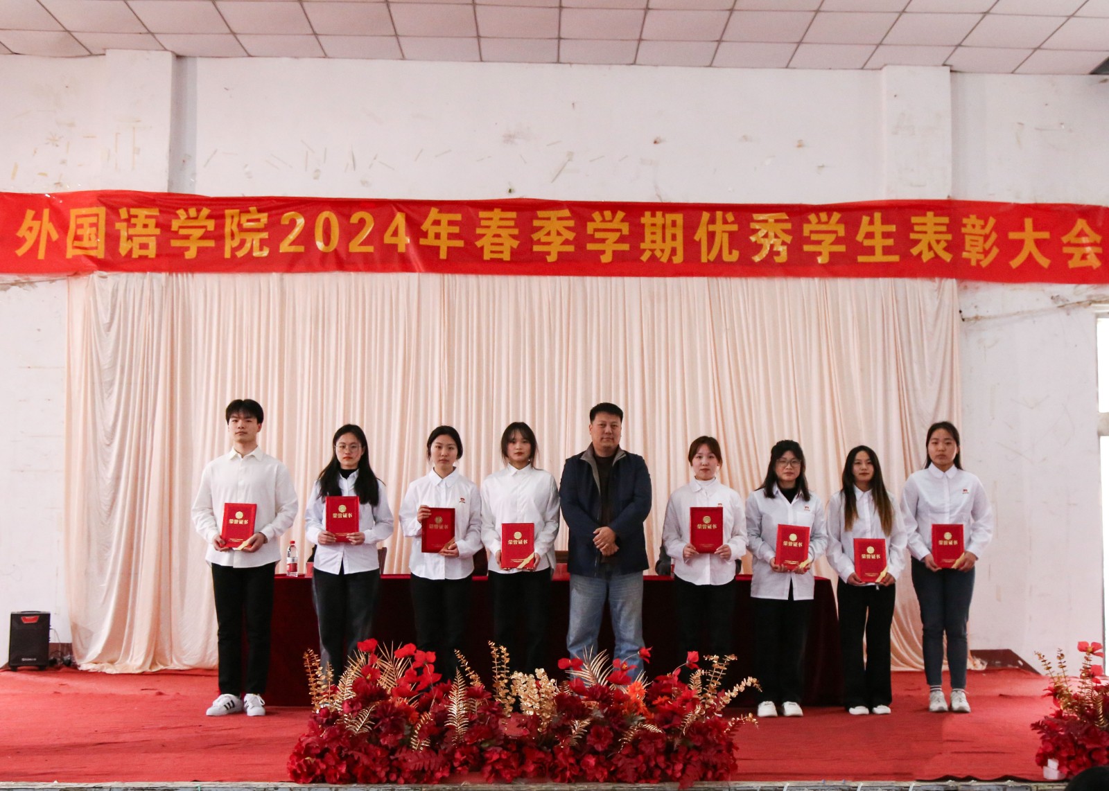 摄影记者王非凡 郭颖新修14.jpg