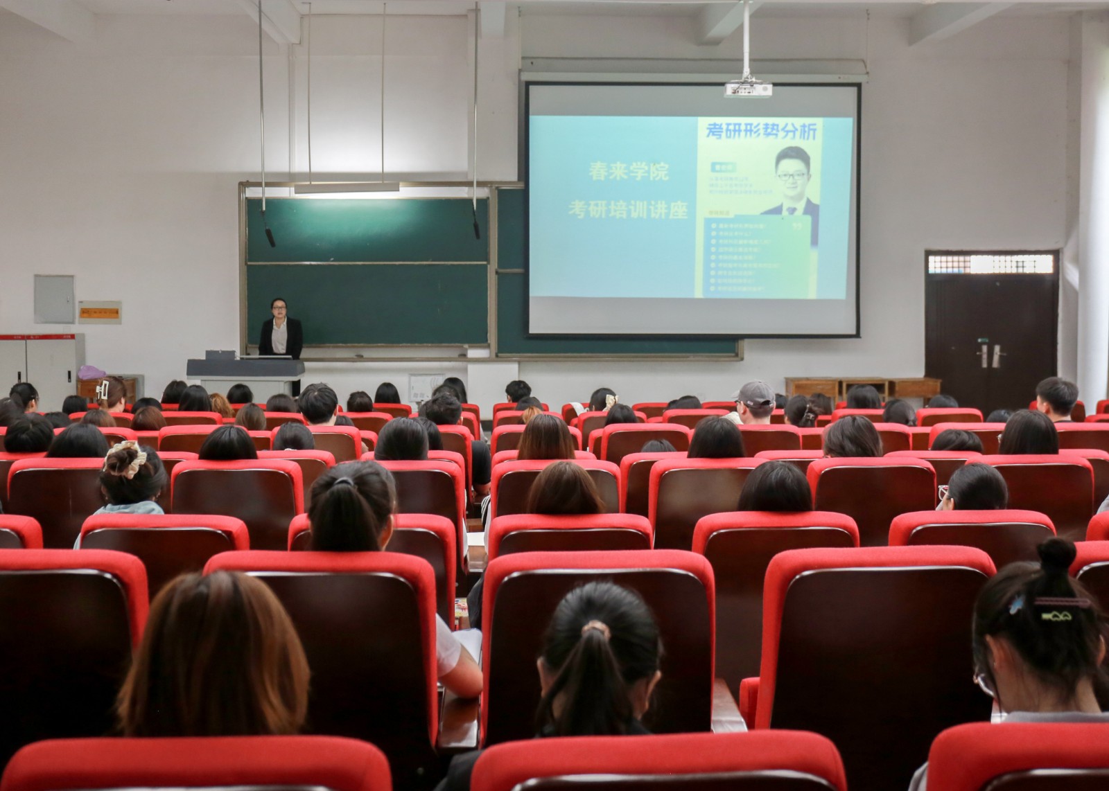 摄影记者郭颖新修1.jpg