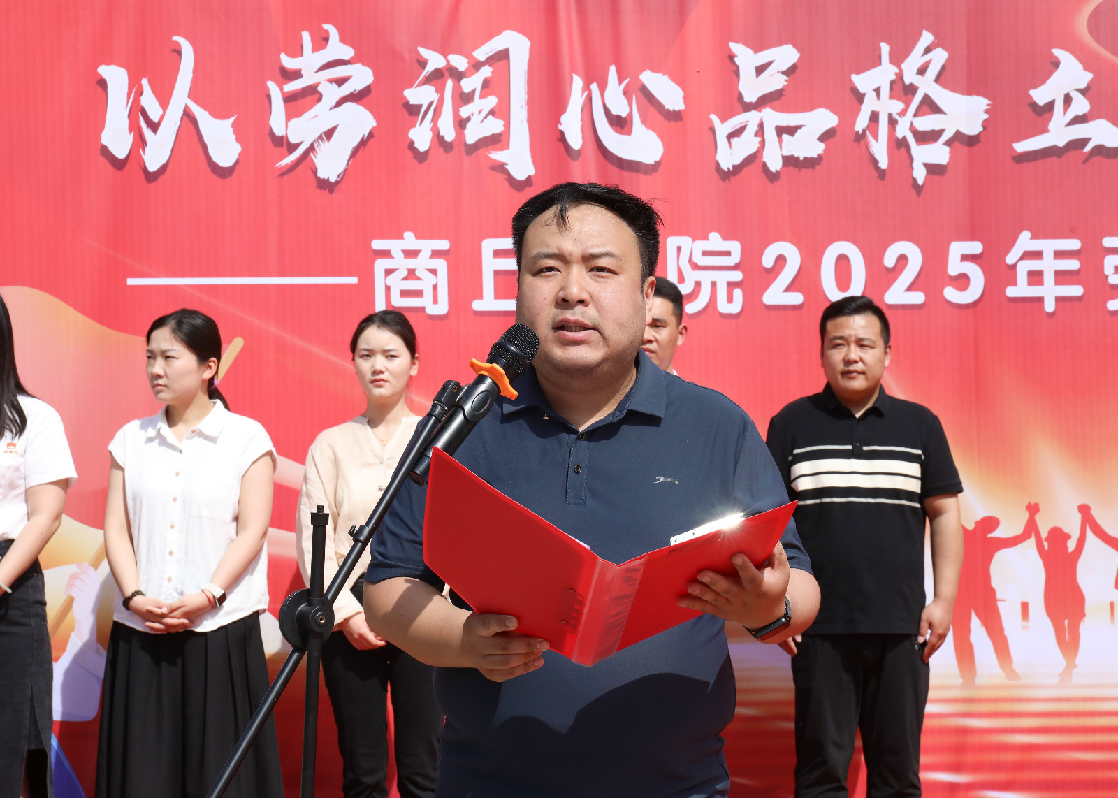 摄影记者李佳怡修 (8).jpg